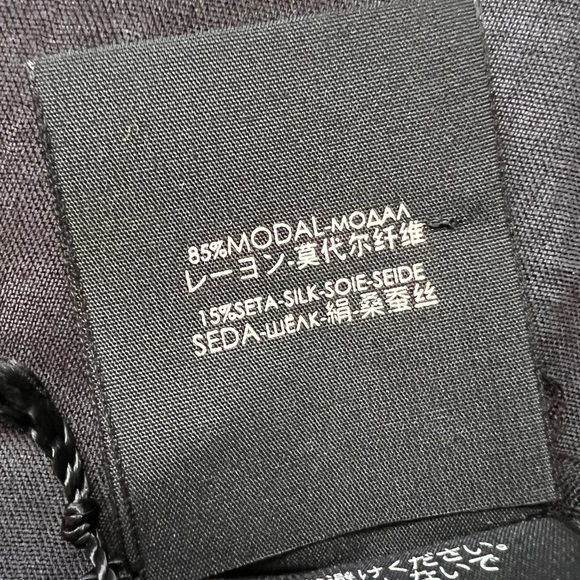 GUCCI Black Modal Silk Scarf with Logo Design - Picture 9 of 12